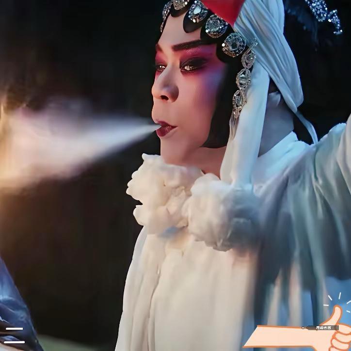 世人赞他为戏献身，我只觉太过不值
我家对门邻居，就是个唱秦腔的他说：“苟师”这样