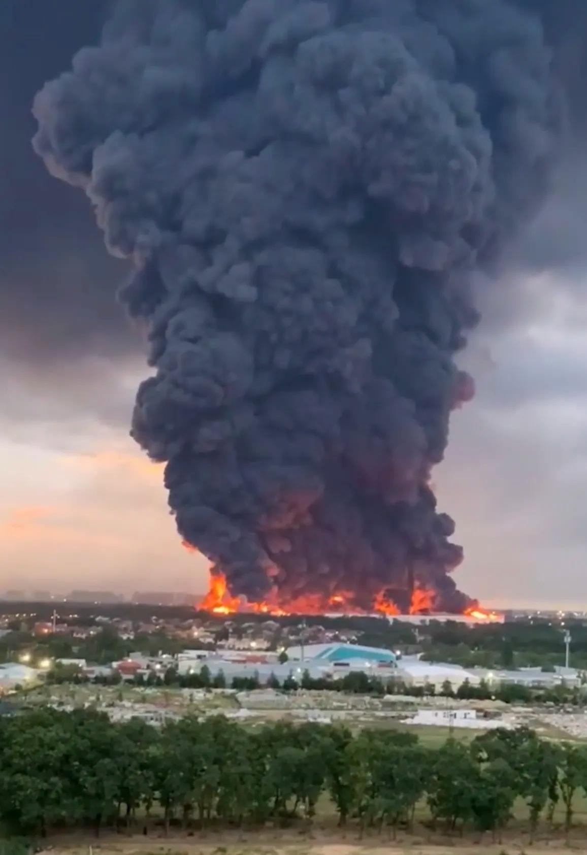 据乌克兰总统泽连斯基7月22日发布的消息，乌方当天称其远程打击力量在俄罗斯南部边