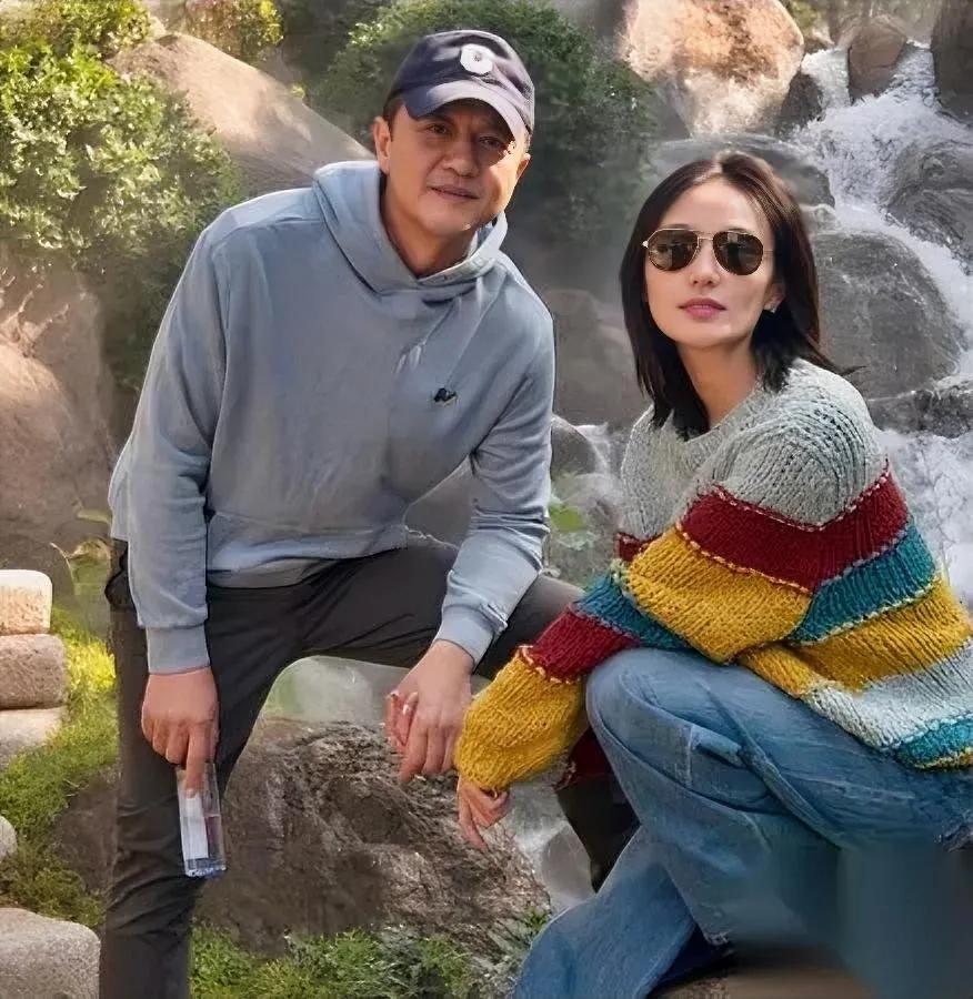 李亚鹏离婚了！

但她的三年付出让全网沉默

当李亚鹏与海哈金喜官宣离婚时，多数