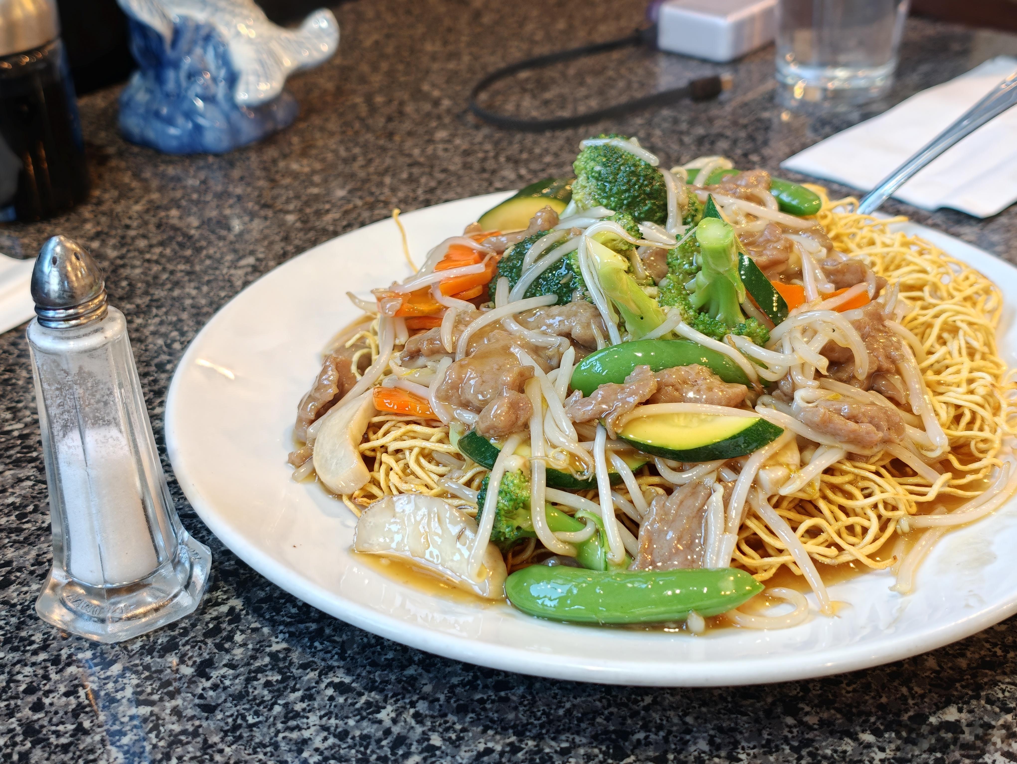 第三天晚餐吃中餐，港式茶餐厅风，两个人吃了50多不到60刀（算上小费），图1是我
