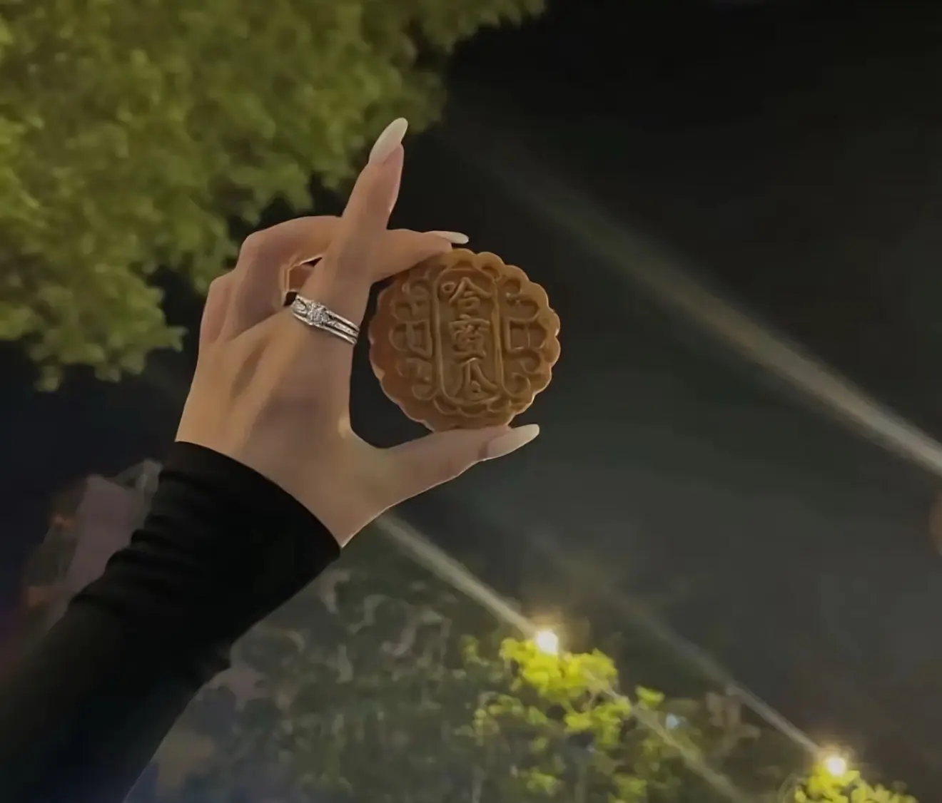 总以为很慢，可又一年中秋了      你说，什么是来日方长…     ...