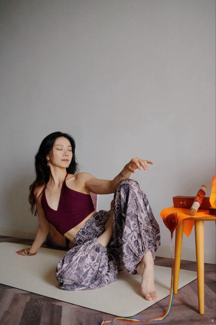 回武汉后瑜伽练的少了，太极倒是频次增加了，最近因为忙着各种事，也懈怠了很多。好像