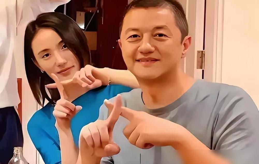 离婚证，可能是他签过最深情的一份“合同”。三个月前那场离婚，根本不是感情破裂。