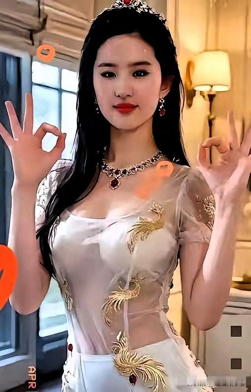 刘亦菲又破记录了。
8月25日，是刘亦菲的生日，谁能想到，这样重要的日子，她成为