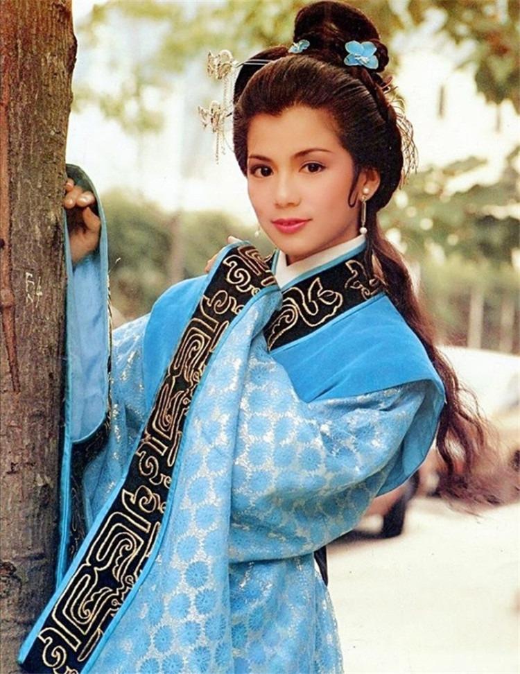 倘若翁美玲也演过中年黄蓉的话
那么，这个造型怎么样？
这是翁美玲在《楚河汉界》中