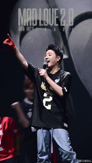 潘玮柏狂爱吃播潘玮柏吃播太带劲啦！大口炫美食超投入，满脸幸福超有感染力，隔着屏幕