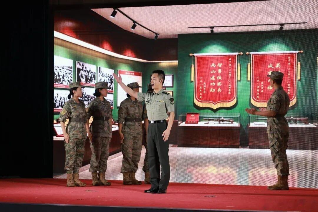 铸剑中原[超话]早安军营原原说早晚安 岁月峥嵘，山河壮丽征途漫漫，惟有奋斗早上好