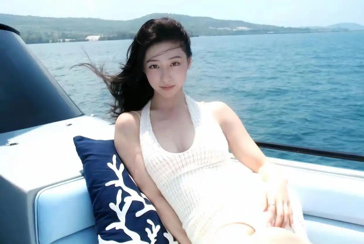 夏日海滨，乘风破浪，享受阳光与海风！🌊🏖️韩雪长得好看吗？ 分享夏日最美瞬间