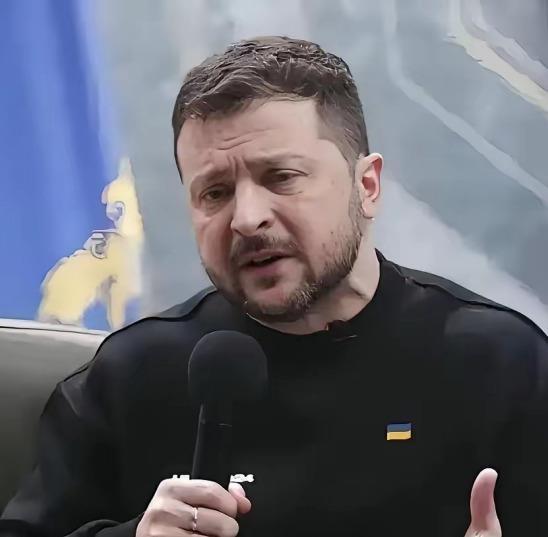 泽连斯基现在就是乌克兰这艘破船上唯一不敢跳海的船长，因为他比谁都清楚，一旦上岸，