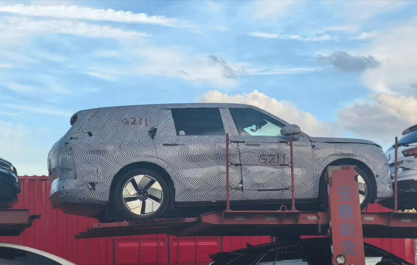 小鹏G01小鹏接下来要出款很大的旗舰SUV：小鹏G01，车长超5米、有后轮转向、
