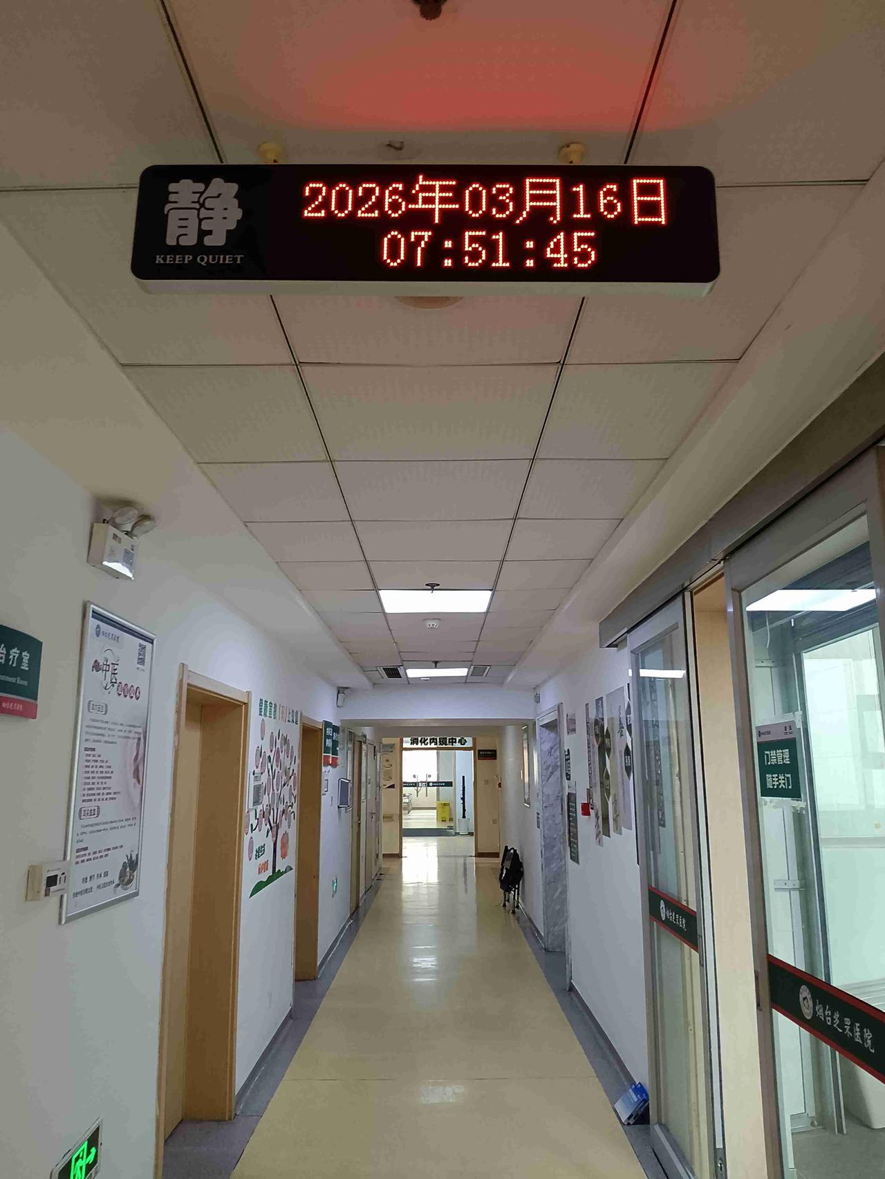 每天伺候妈妈吃饭是最辛苦的事情，因为妈妈吞咽功能越来越不好，越来越没有胃口，不合