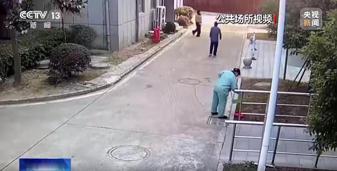 【医院保洁意外“扫出”40克黄金，失主竟称“拿手机时不小心带出来”！这到底是巧合