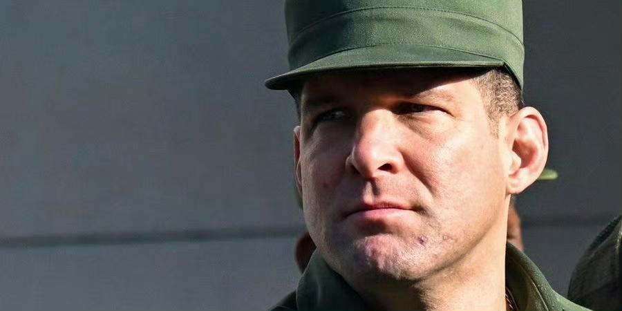 4月16日劳尔·卡斯特罗的孙子派信使出使美国，向特朗普直接递交密函。信使古巴富商