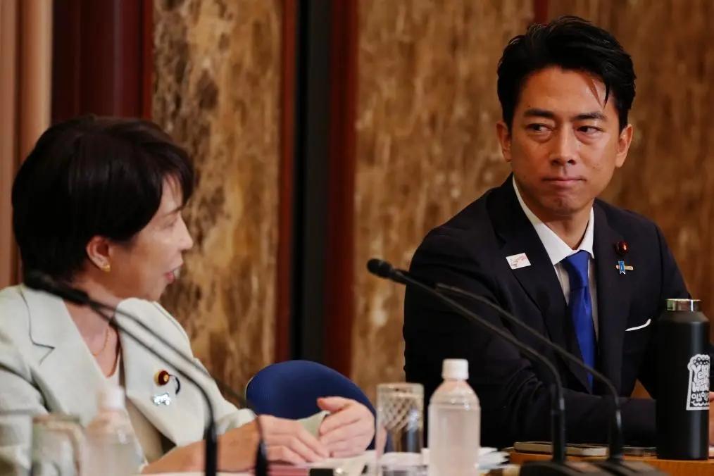 前有小泉进次郎“刷好评”，这个我们之前文章讲过，后有高市早苗“说假话”。

高市