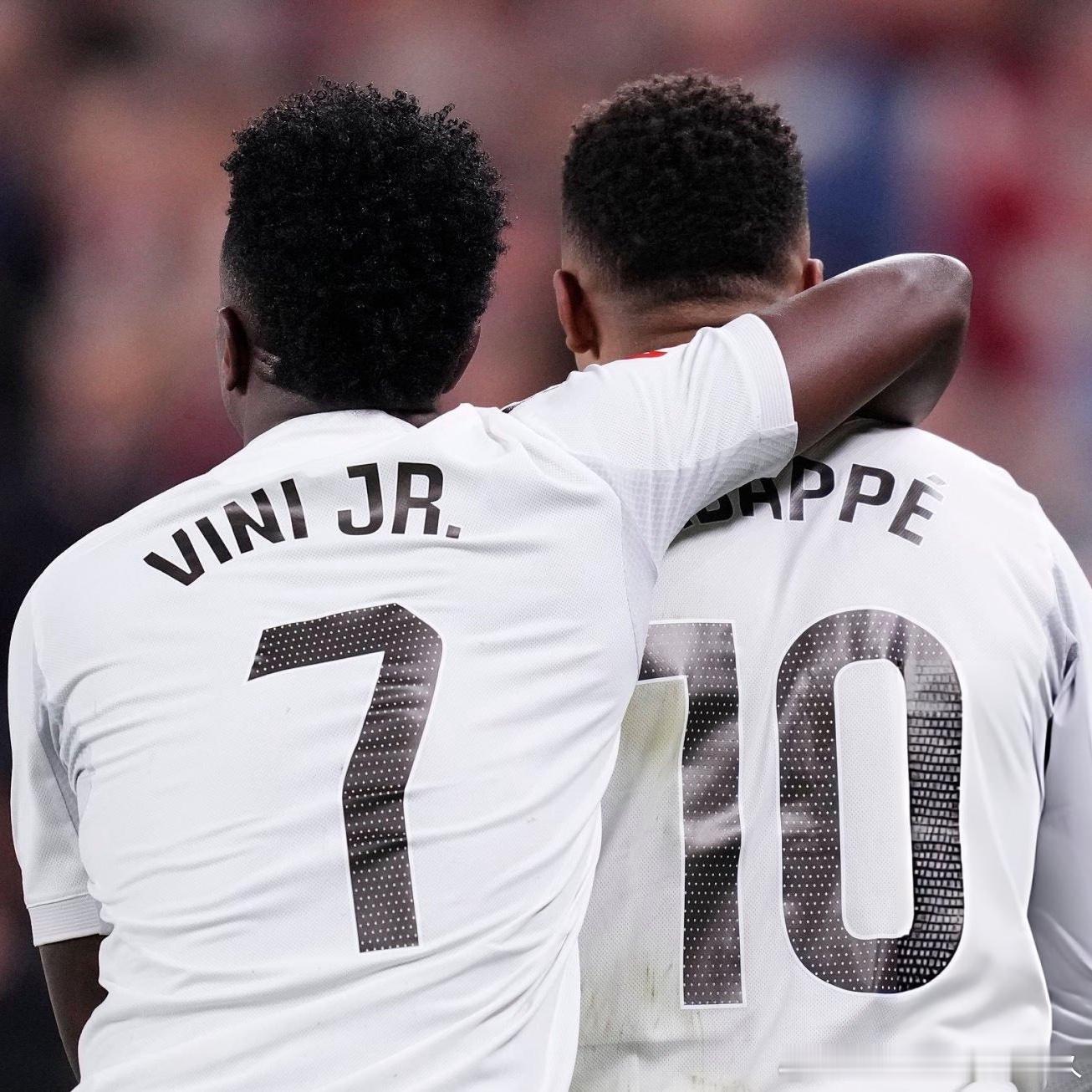 现役皇家马德里队史最佳射手：1 - 维尼修斯：342场比赛攻入111球；2 - 