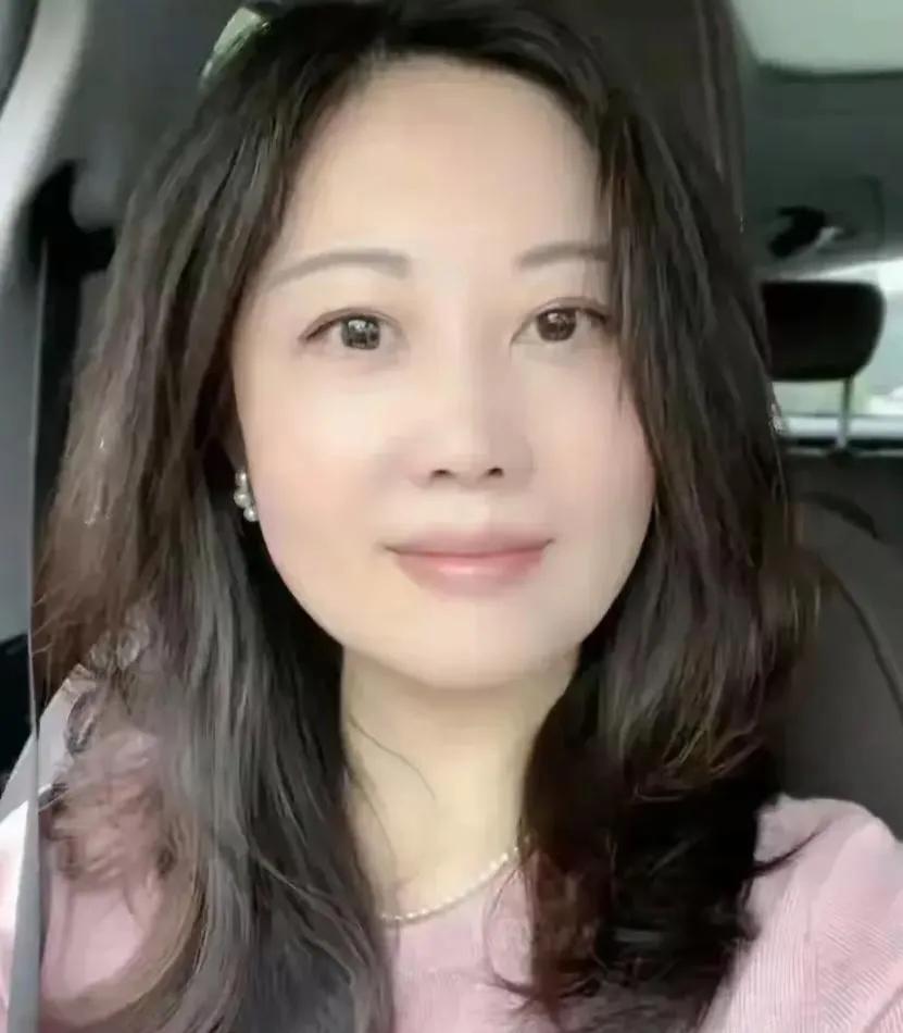 你会发现，那曾经以为无法逾越的情劫，其实是命运赐予的特殊礼物。它让你在痛苦中成长