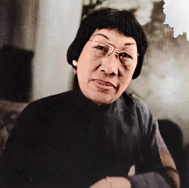 1908年，13岁潘玉良被舅舅卖到妓院，妓院老鸨嫌她狮鼻、口阔、厚嘴唇，实在是长