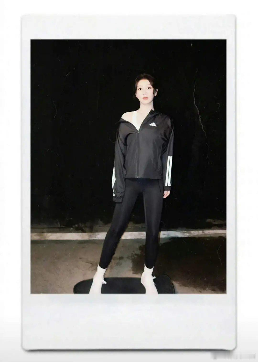 杨紫这是在干什么，果然年纪大了干什么都有种心酸感 