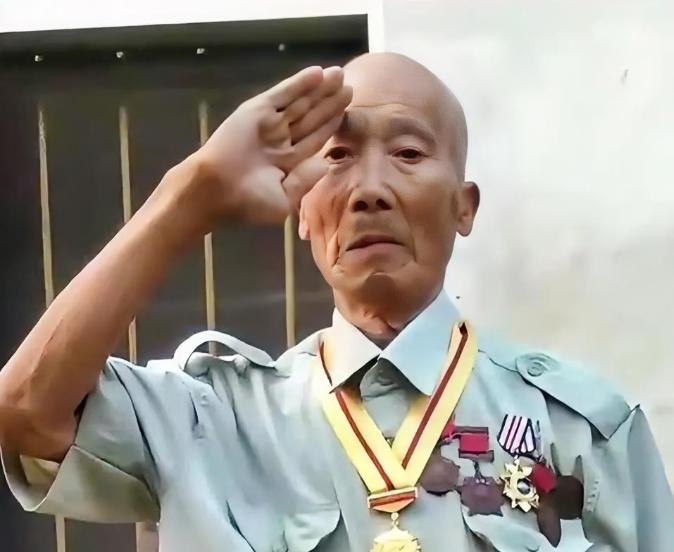 240万志愿军，只有50个人拿到"一级战斗英雄"。万里挑一。

但你绝对想不到，