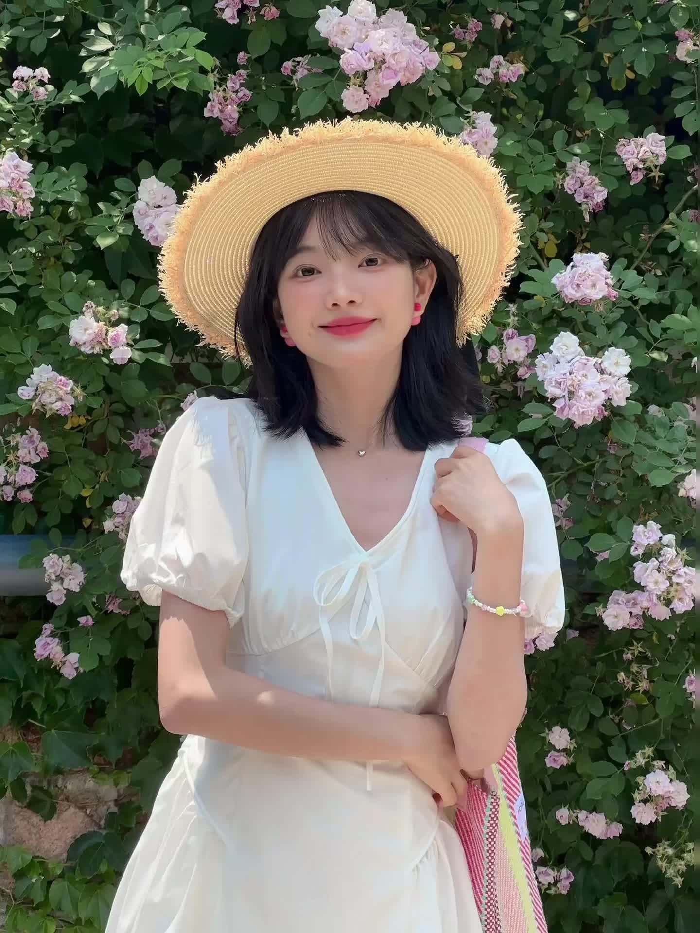 ｡˚ꕤ.ﾟ 蔷薇盛开时 🌸 . 青岛的美丽不仅是海 还有随处盛开的蔷...