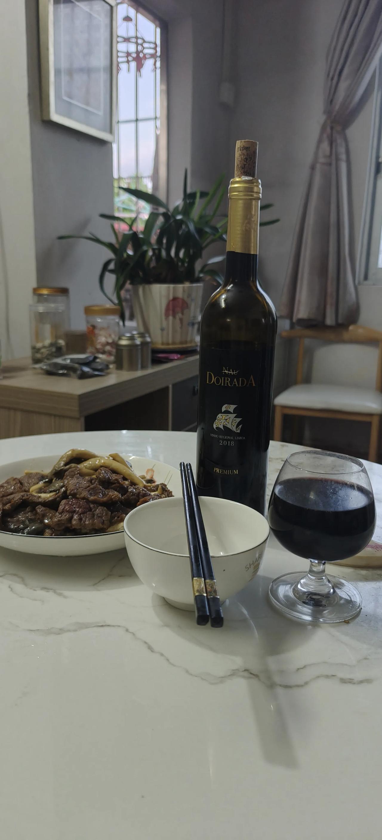 这就是我今晚的晚餐，可能是原领导来探望我的原因，我非常开心！所以我今晚还开了一瓶