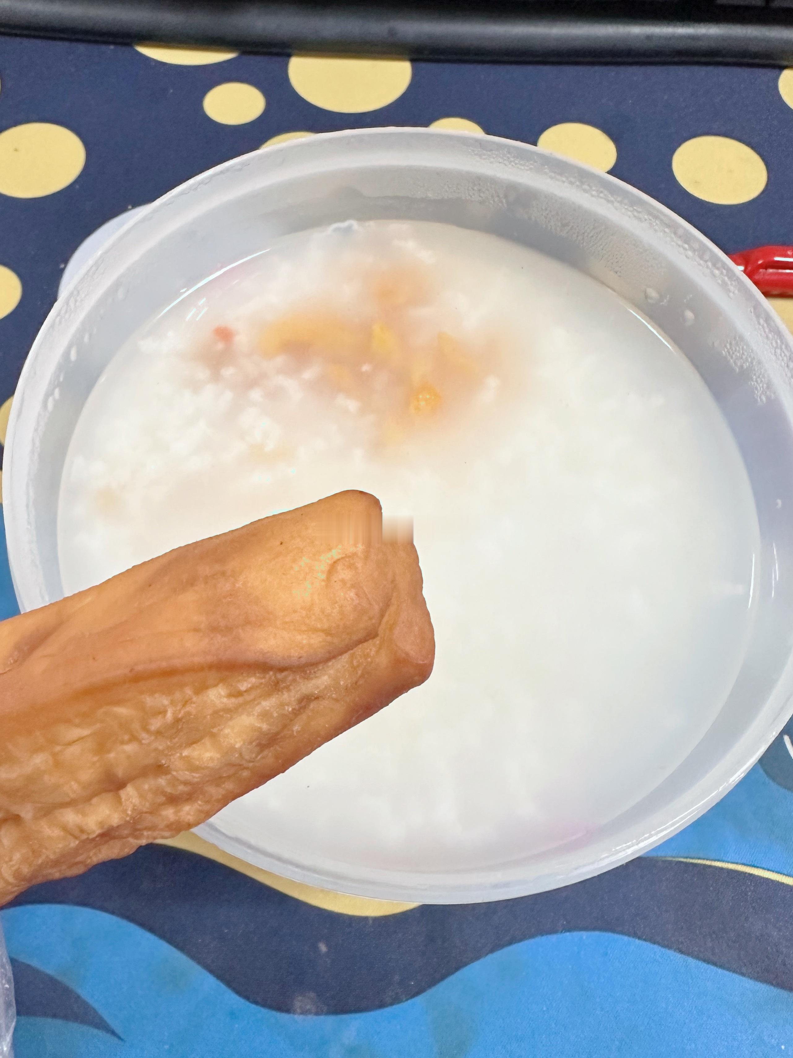 燃烧的陀螺仪 今天喝粥配萝卜干，清清肠