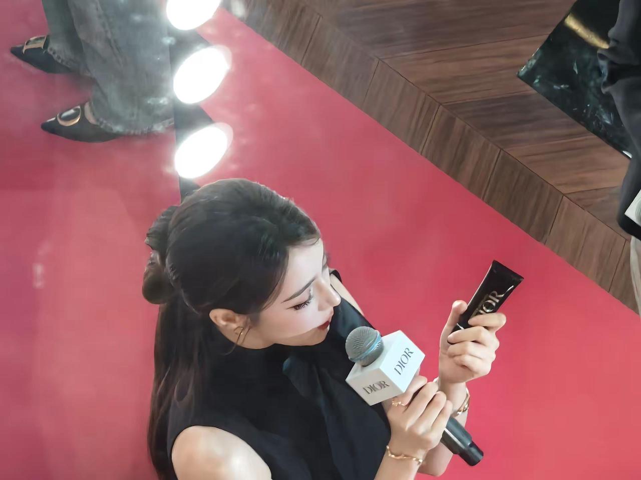 无论从哪个角度方向拍下，她永远是镜头里最震撼的那一幅画面。