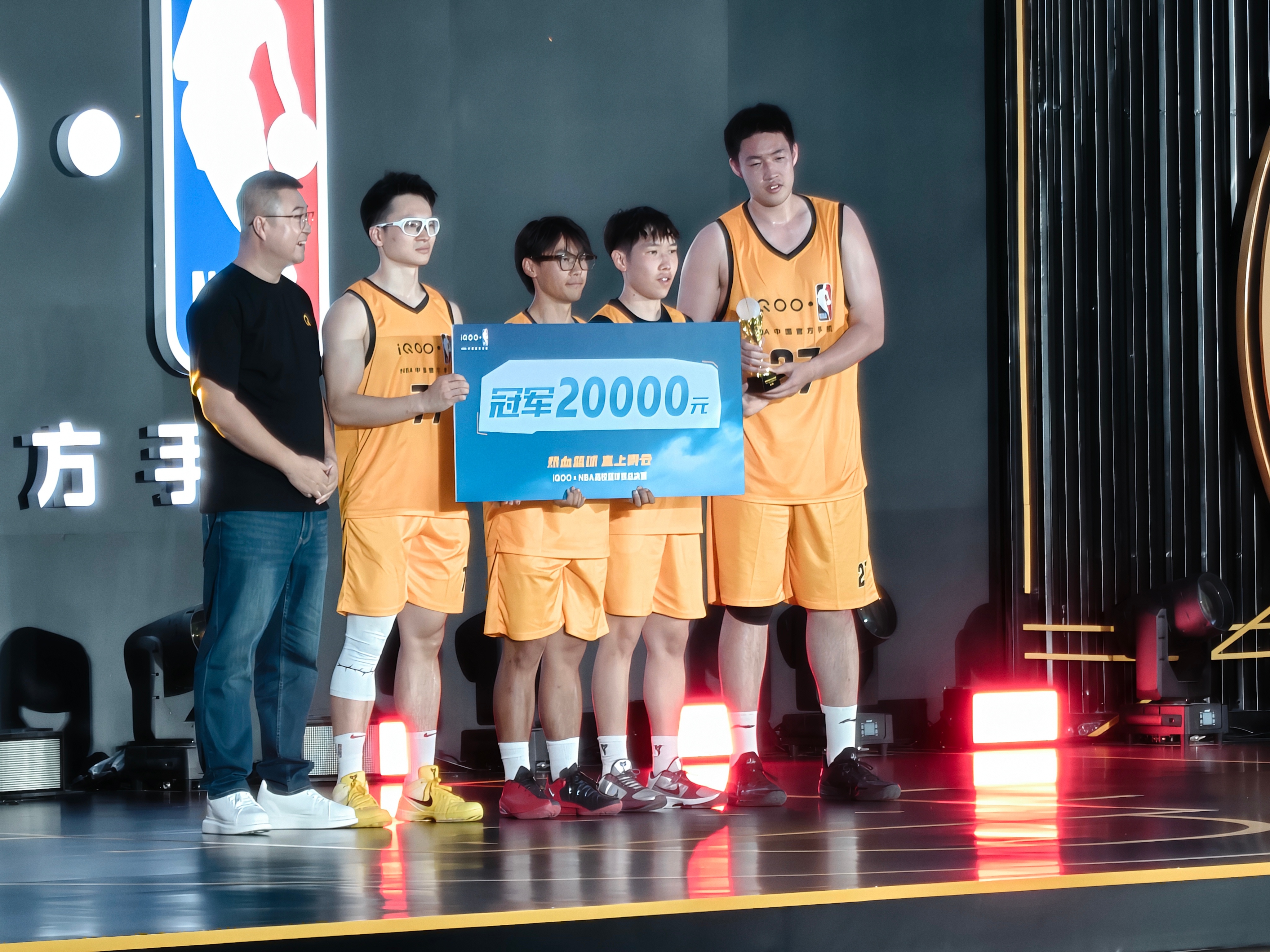 iqooiqooxnba高校篮球赛iqoo15tNBA🎉 这不仅是比赛，更是篮
