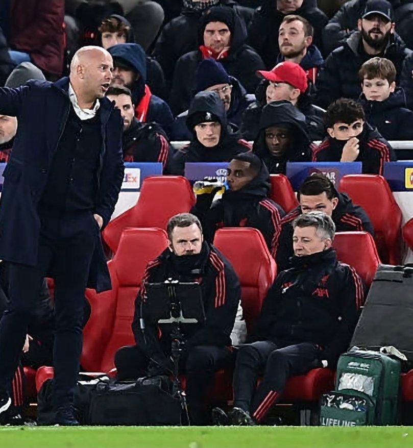 斯洛特关于球员信心重建："我并不认为球员们开场时缺乏信心，甚至昨天0-1落后时也