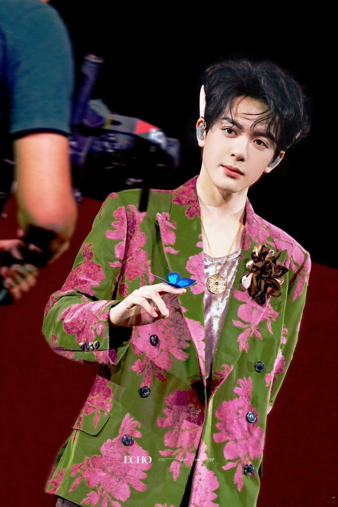 主演曾威航主唱曾舜晞曾威航这主演人格刚下线，曾舜晞主唱人格一来，退出键怕是直接被