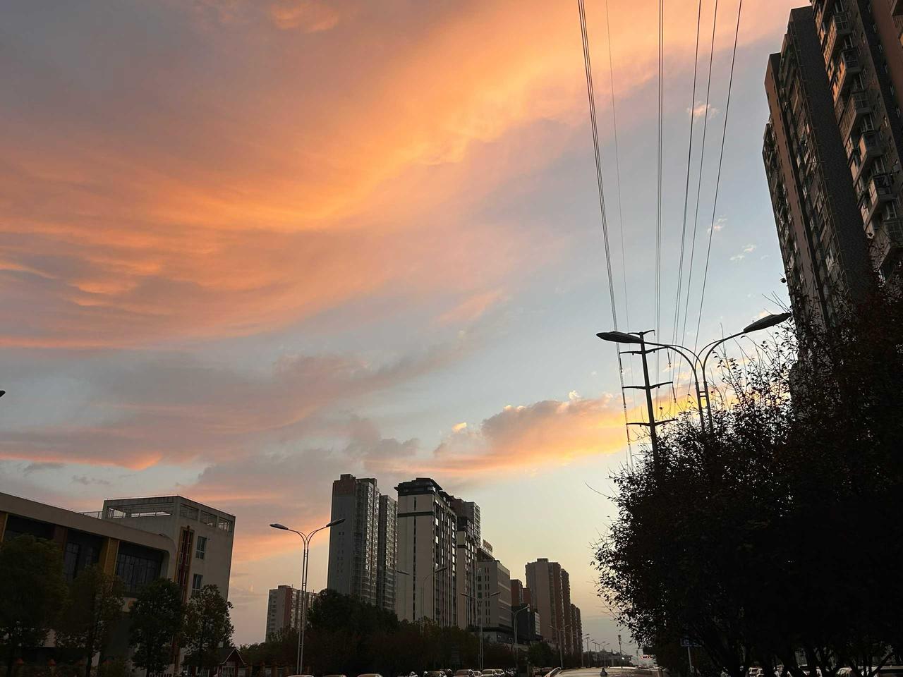 以欢喜之心，渡烟火日常！
用自己喜欢的方式，取悦自己。