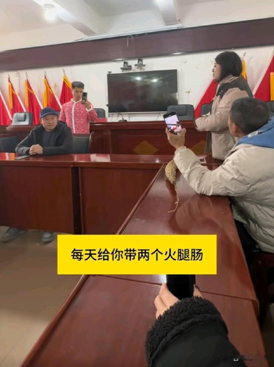 2根火腿肠就想潜规则女选手？别人不同意就灭了别人辛辛苦苦三个小时生的火，榕江荒野