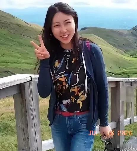 我能接受她被开除。
我也能接受她被撤职称。
但是有一点我真的接受不了，那就是这件