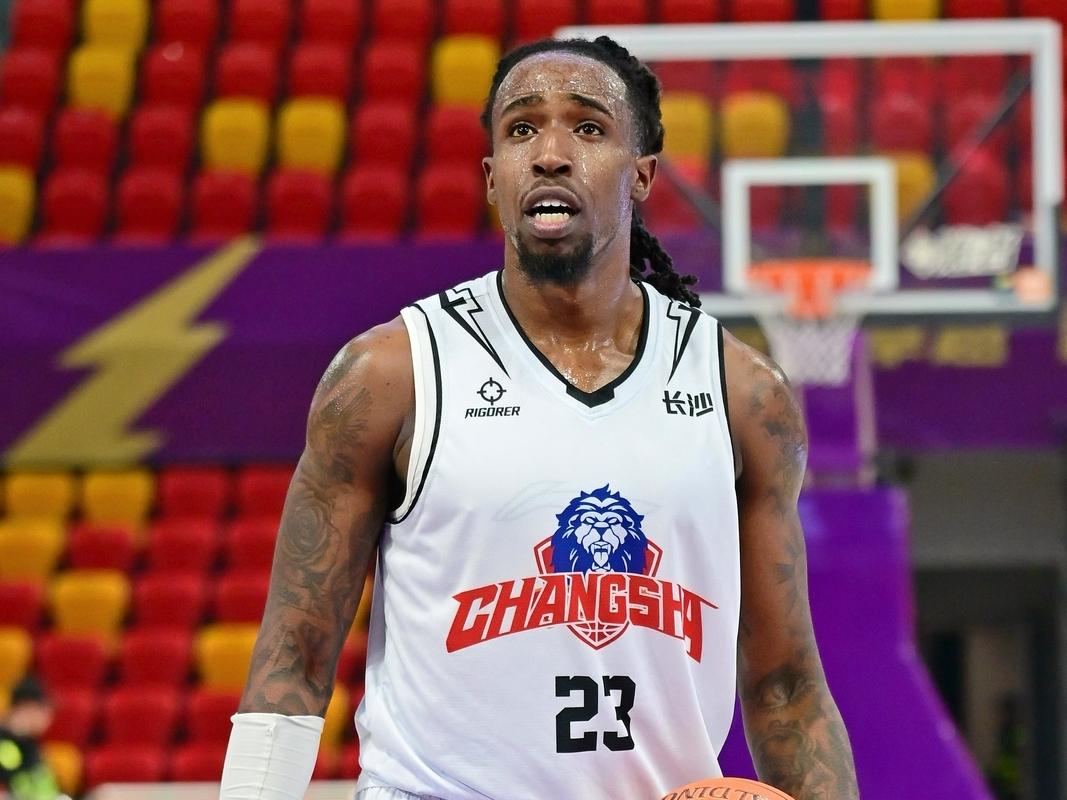 CBA最新消息：据直播吧透露，天津男篮已经签下了此前效力于中国NBL长沙勇胜的锋