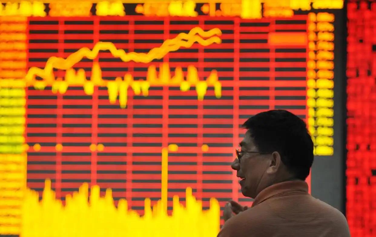 短短36小时，黄金从每盎司5600美元狂泻到4700美元，白银更是从121美元跌