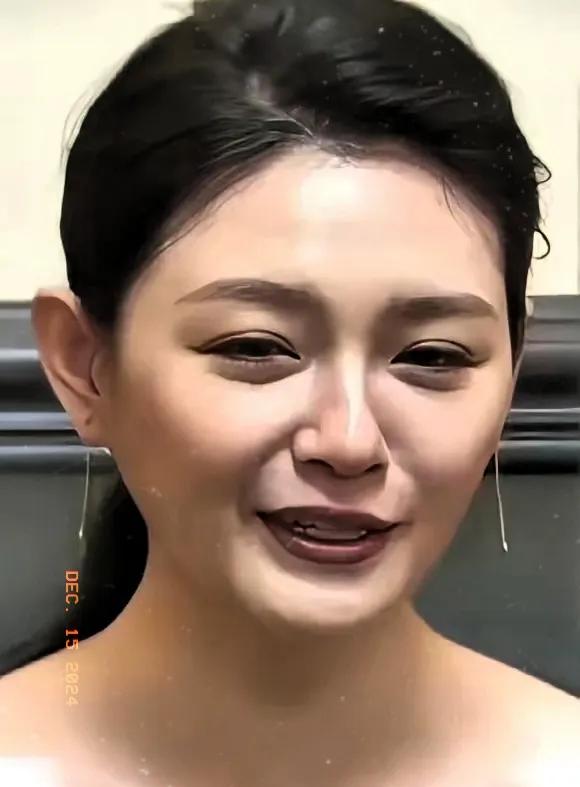 大曲线的人设崩塌是因为她的一次次提告导致的！说白了，这姐在直播里被海丹姐一说，她