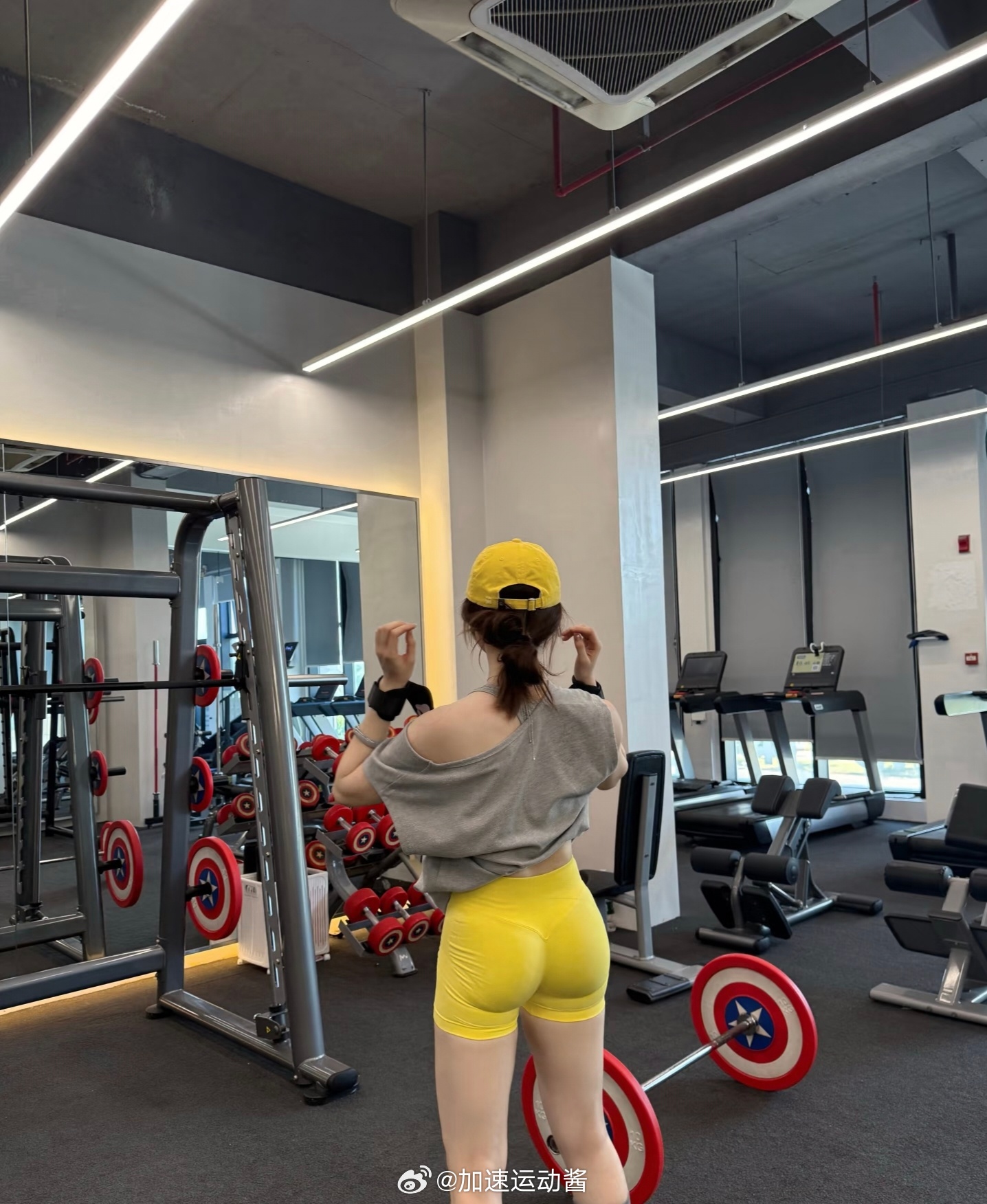 我的日常plog健身微博健身 一个人独占一整个健身房哈哈真的是健身人狂喜的事情啦