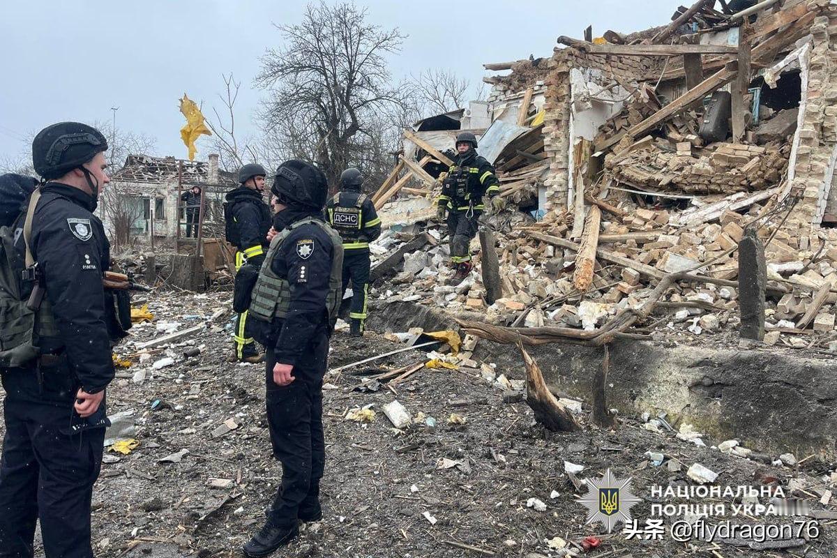 ❗️🇺🇦乌克兰切尔卡瑟州乌曼市遭俄军导弹袭击后的惨状画面曝光。

正如你所见