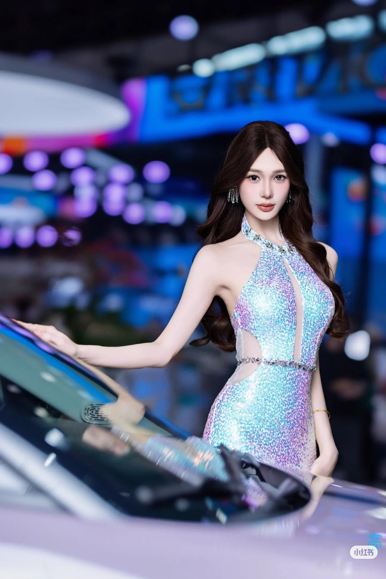 晒图笔记大赛美女车模穿搭写真