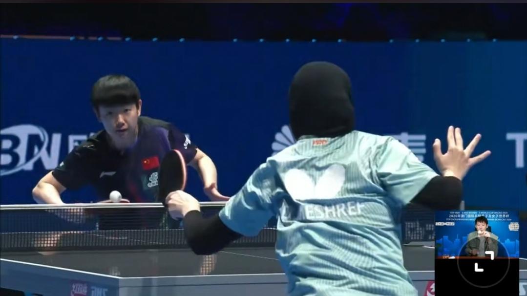 孙颖莎对阵埃及选手梅谢芙第一局11:6，莎莎率先拿下第一局。
澳门世界杯小组赛，