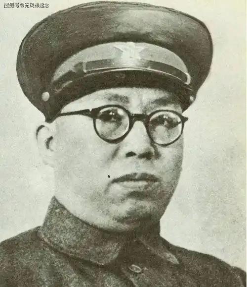 1939年115师被围！众人急盼突围，罗荣桓为何坚决说不？
指挥部里的气氛紧张到