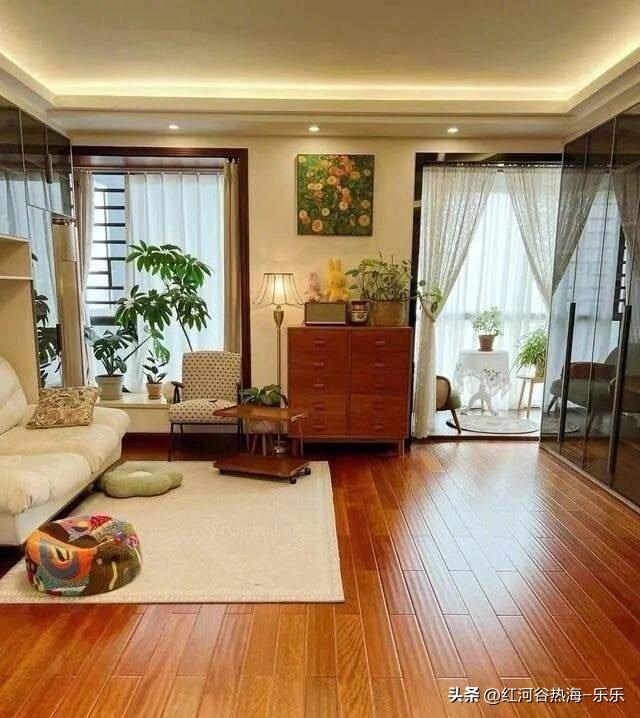 哪怕房价跌回2015年，房地产行业也还会一直存在的。
房价再怎么跌，人们想要住好