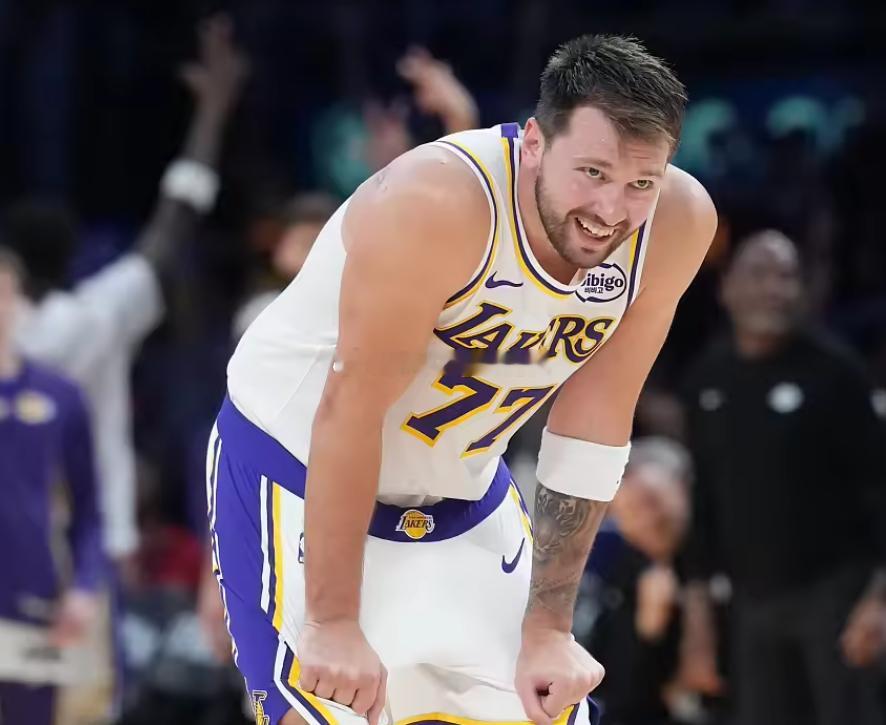 NBA季后赛首轮G3，湖人今日客场112-108险胜火箭，系列赛大比分3-0领先