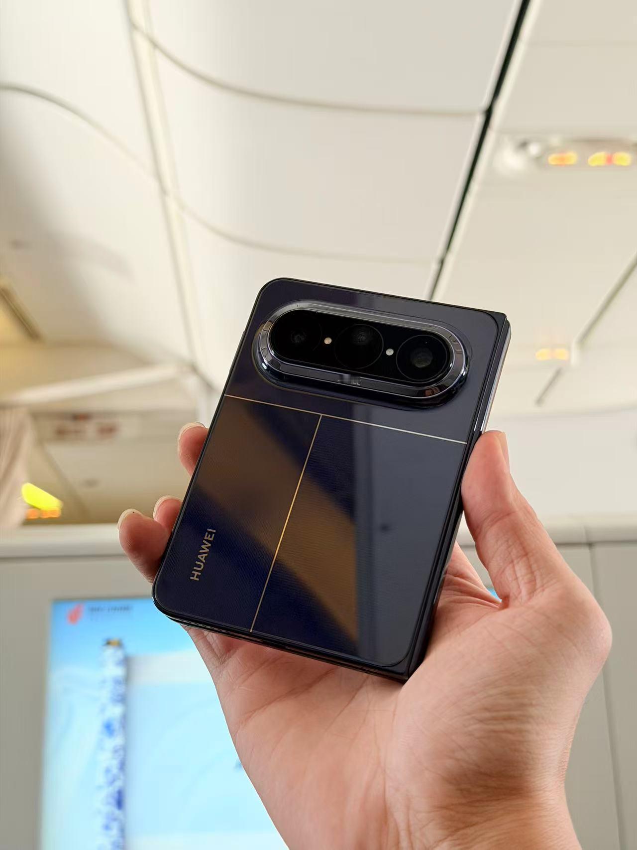 华为大阔折再现抢购热潮华为PuraXMax卖爆了 已经有两个朋友跟我说抢不到了，