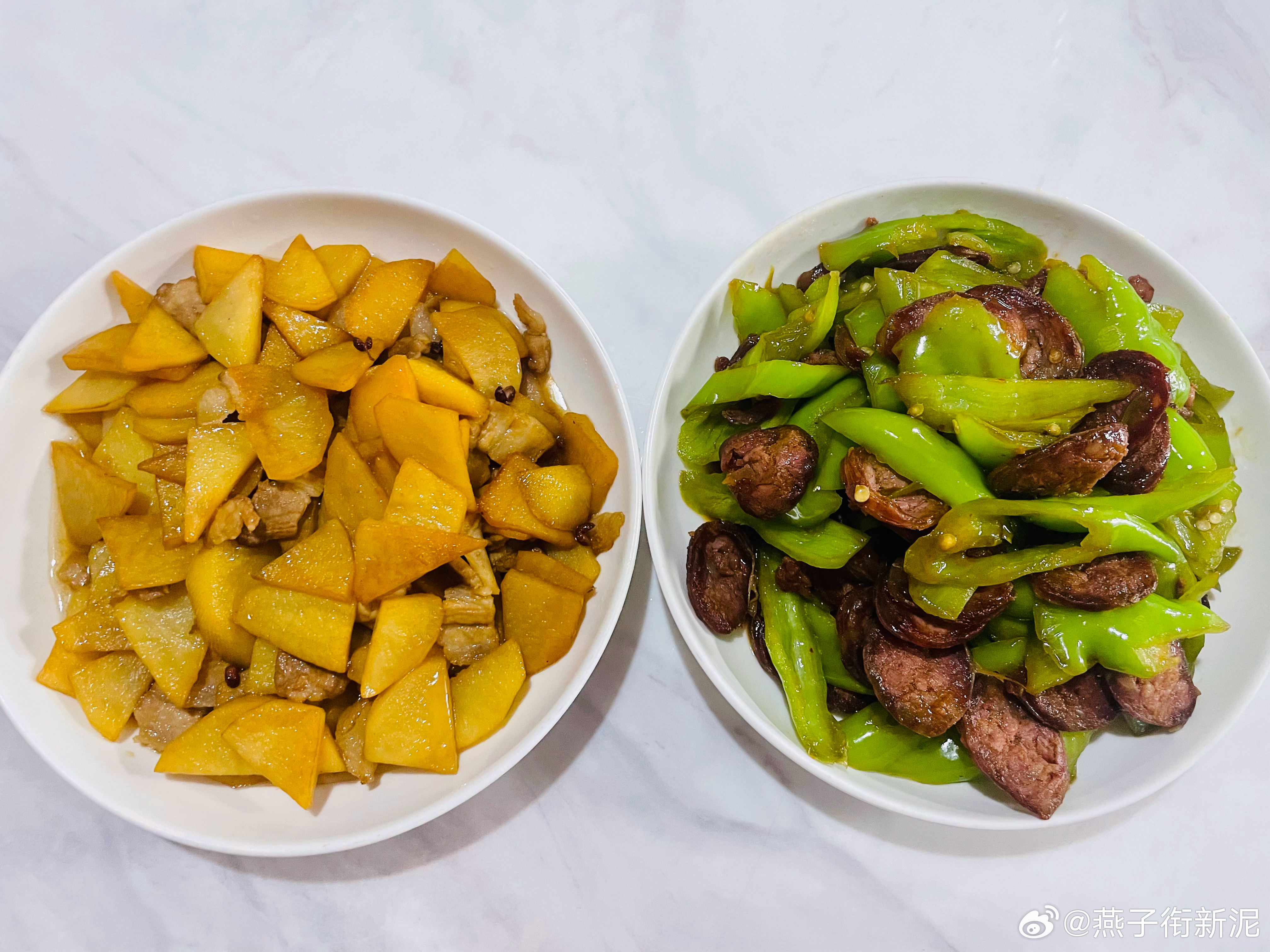 吹了一下午空调，没那么热了，抓紧时间去厨房炒了两道家常菜，土豆片炒肉，尖椒炒腊肠