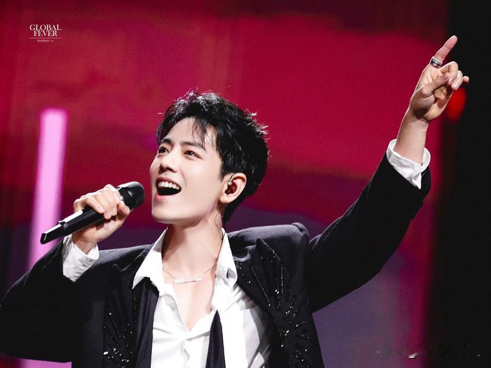 这下好了
全国人民都知道了
肖战在湾区演唱会晚会“杀疯了”
原来他不止演戏演得好
