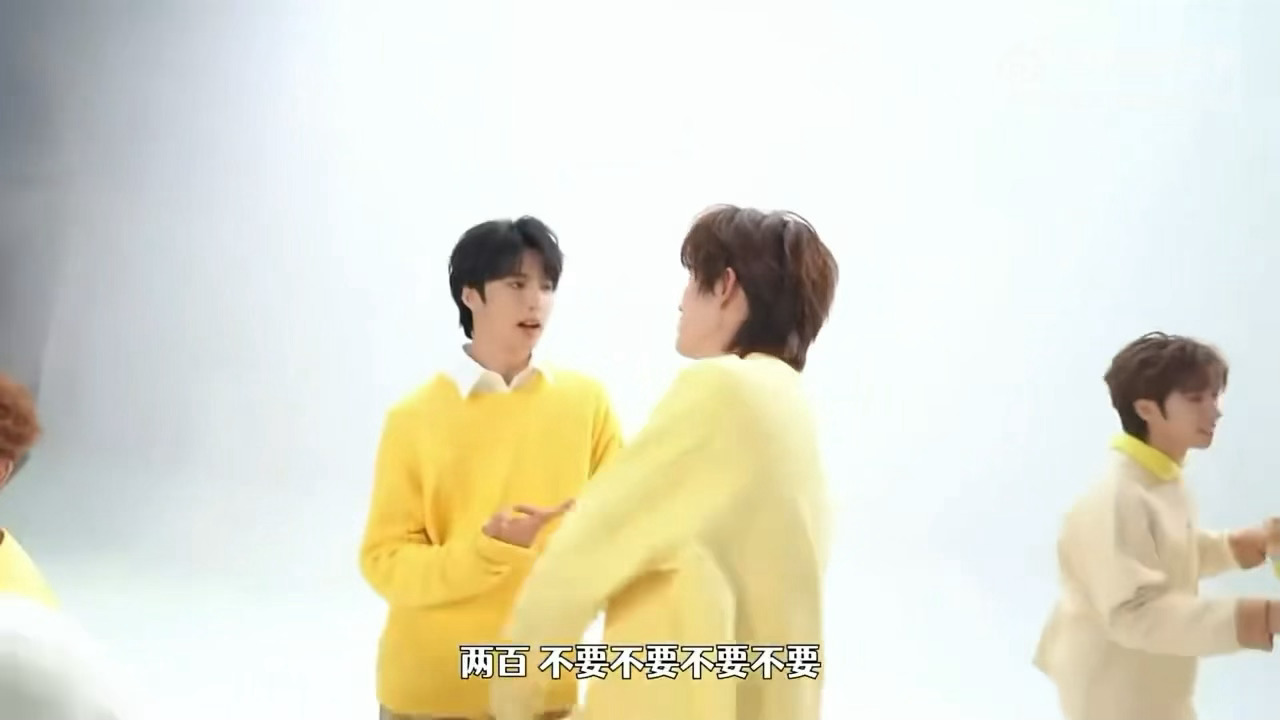 根据参考文献，颂雅轩就是在撒娇 