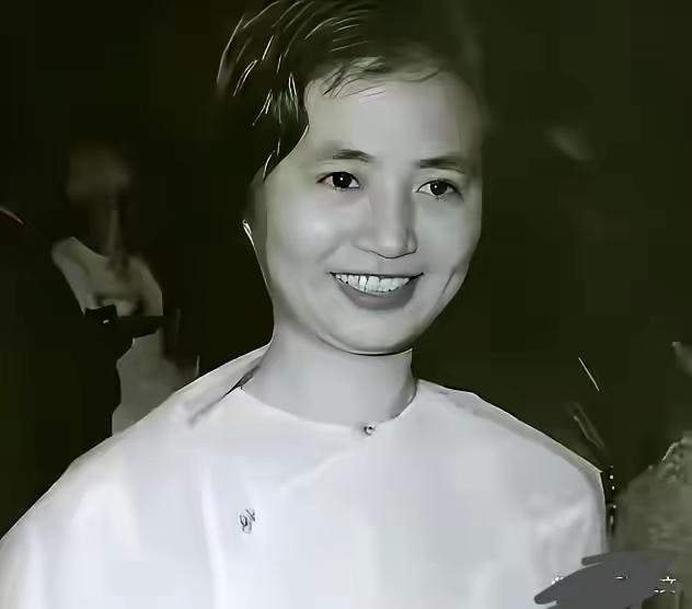 1958年陈毅当上外交部长，妻子张茜连夜锁上书柜痛哭，这位享誉国际的“最美夫人”