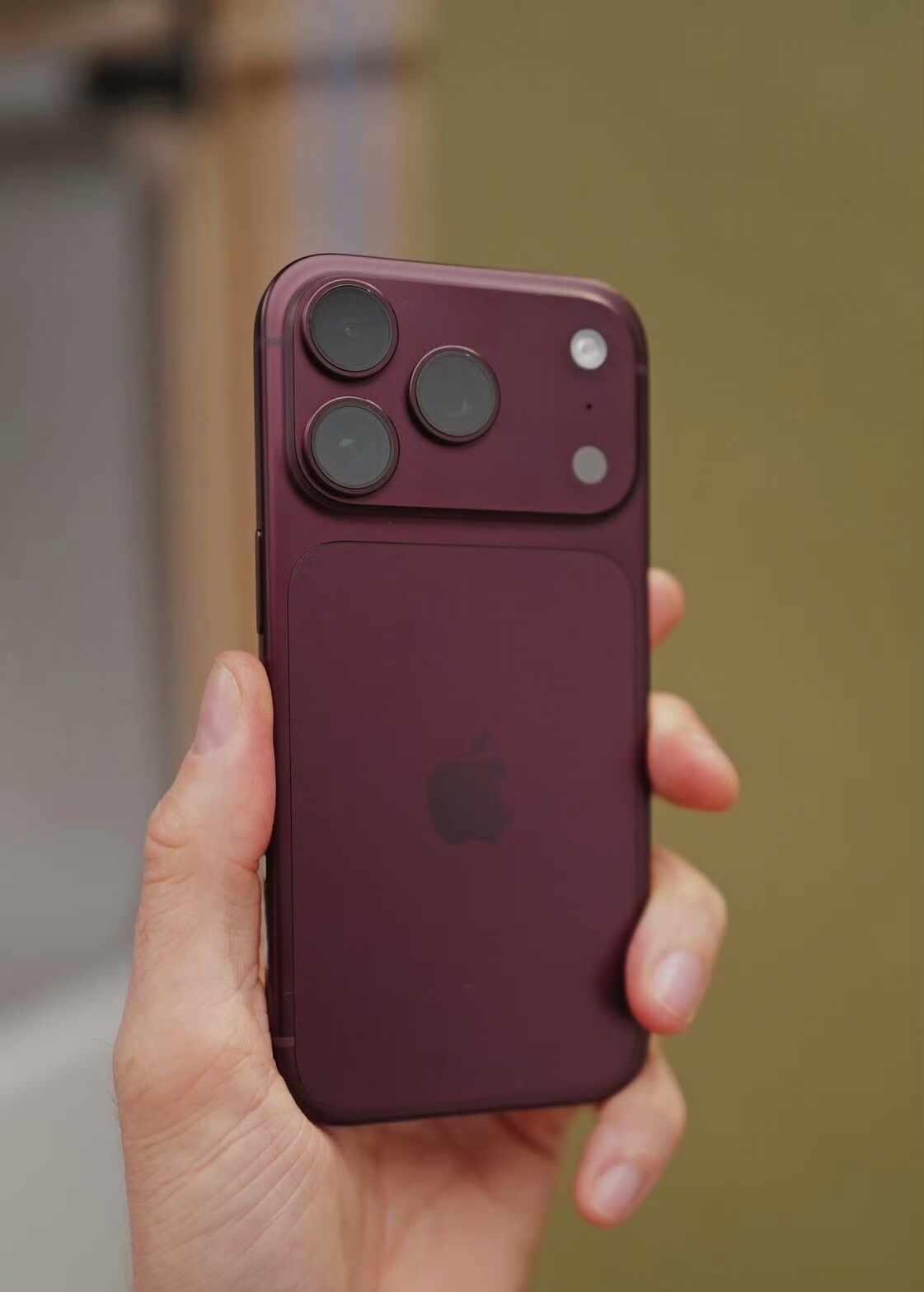 涨价还卖爆？iPhone18Pro首销销量翻倍🔥
本来以为涨价之后销量会拉胯