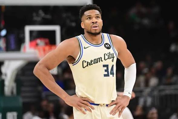 字母哥直言喜欢凯尔特人球队文化 字母哥在谈到未来自己的决定时，直言很喜欢马祖拉创